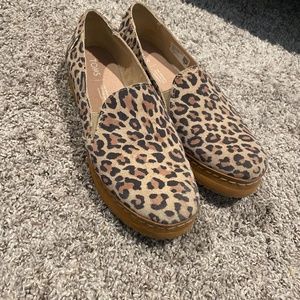 Toms leopard print slip-on shoes - Size 7